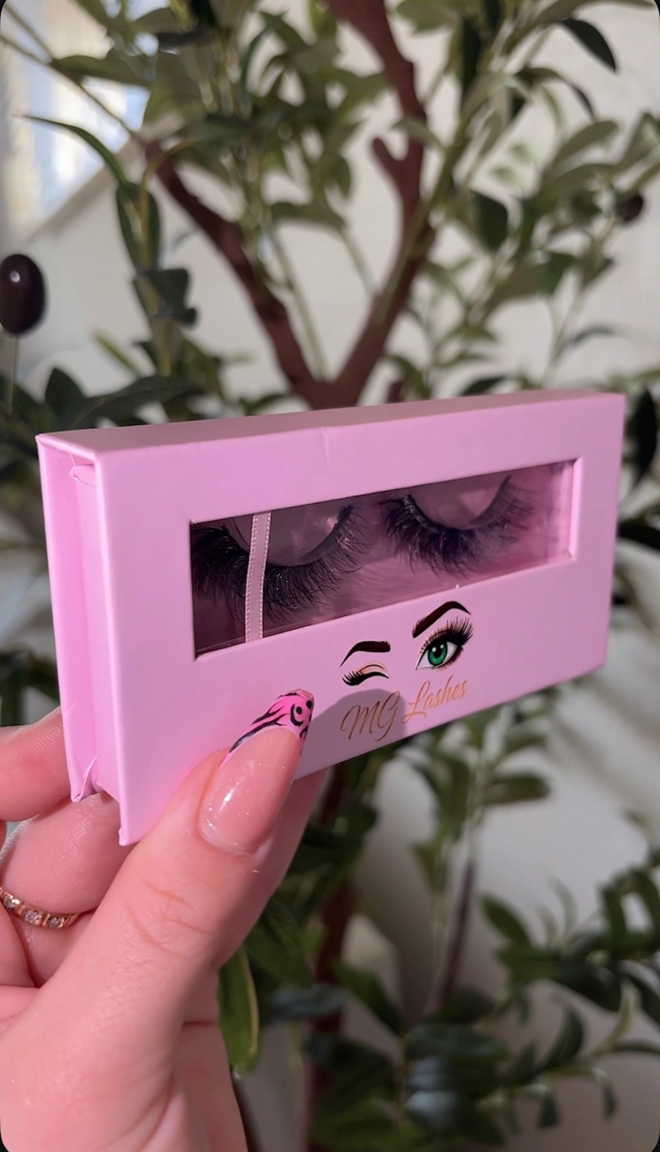 𝓜𝓐𝓜𝓘 𝓛𝓐𝓢𝓗𝓔𝓢